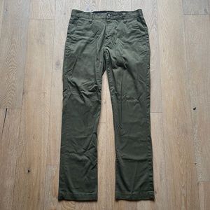 VOLCOM Men’s Chinos Size 32